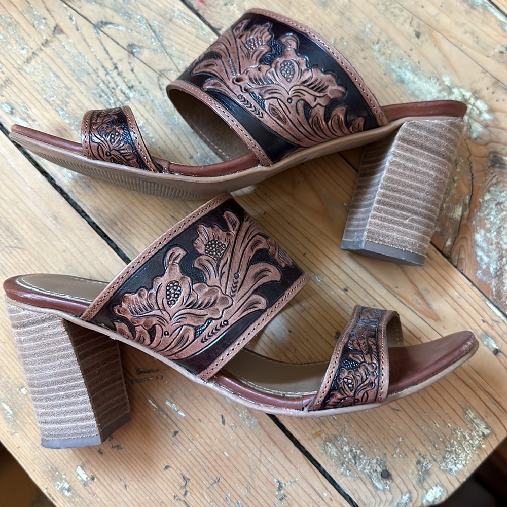 Western leather tooled healed brown sandals.  Women’s size 7.  Boutique brand. - Picture 10 of 10